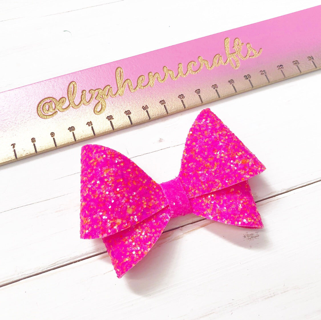 The Flutter Hair Bow- 3 Sizes on 1 Die Cutter/ Template